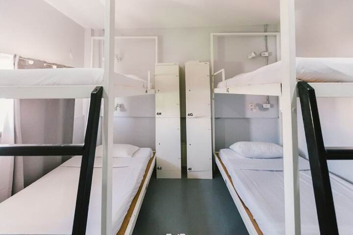 Room 9 of 35