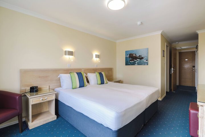 Room 6 of 31