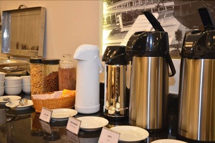 Breakfast/Coffee Service 49 of 72