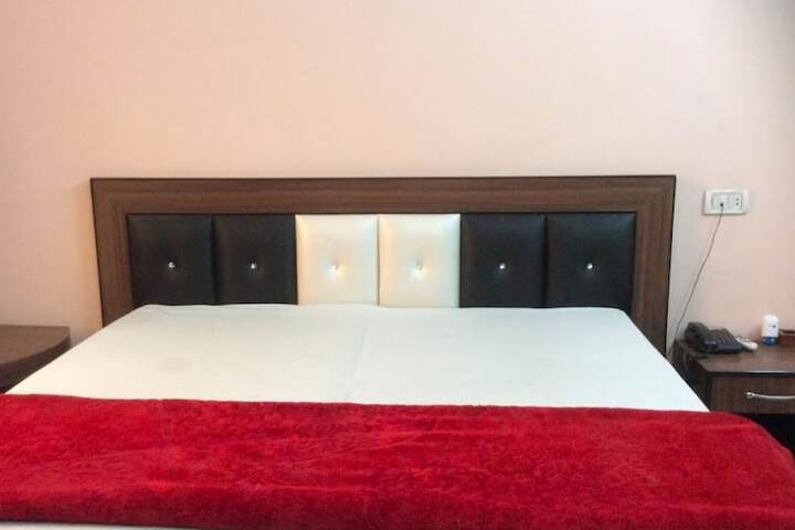 Room 6 of 16