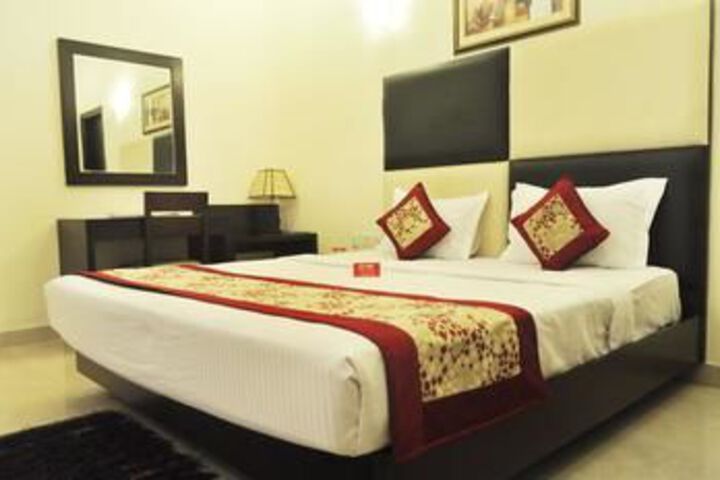 Room 8 of 25