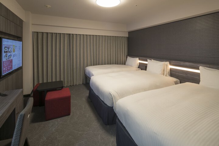 Room 27 of 85