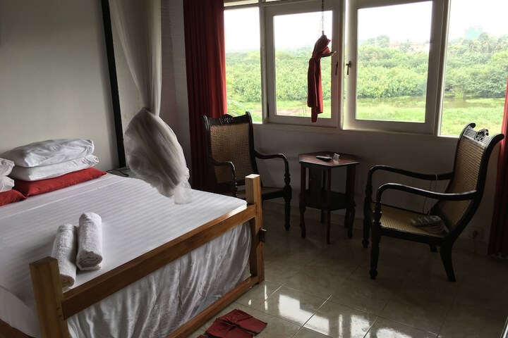 Room 32 of 42