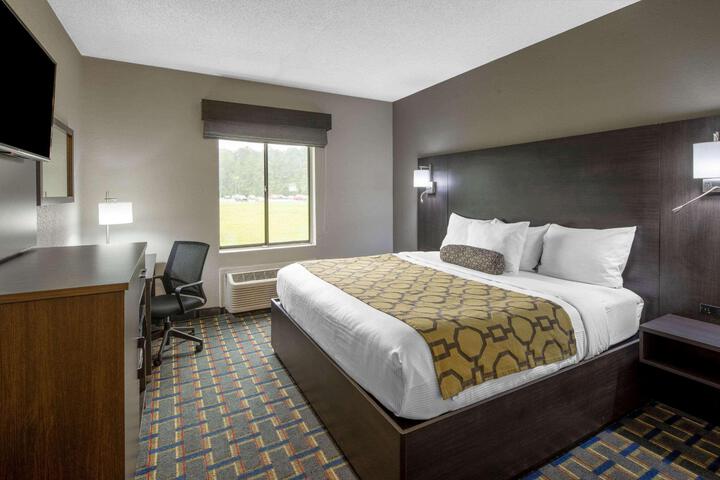 2 Queen Beds (2 of 8)