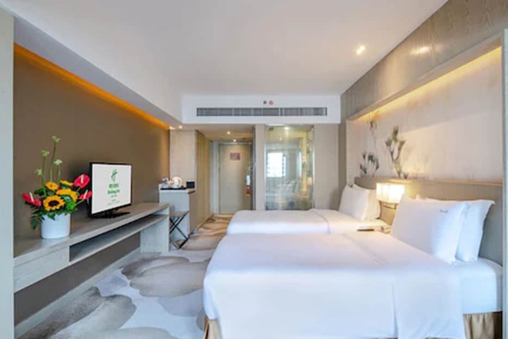 Room 10 of 67