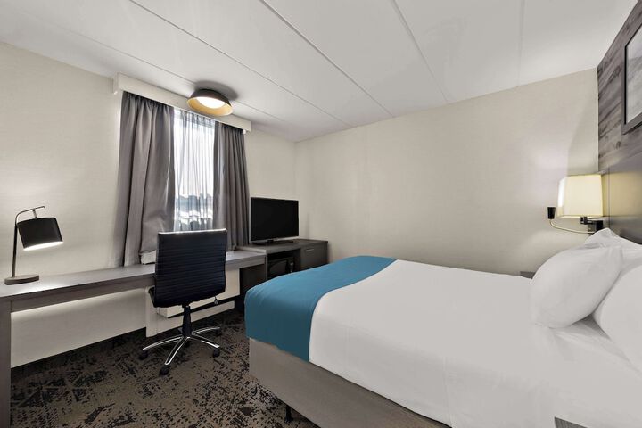 Room 12 of 76