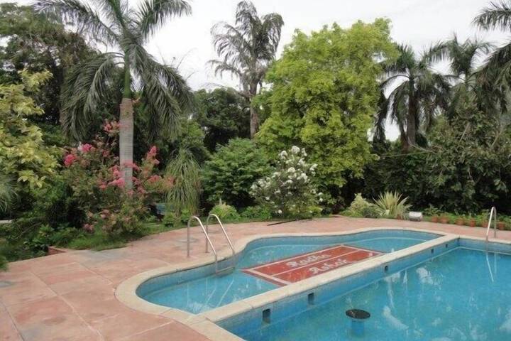Pool Hotel
