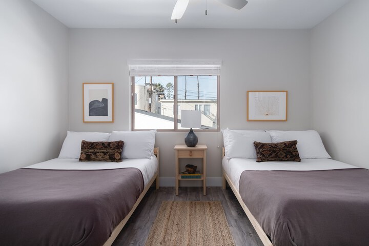 Room 2 of 39