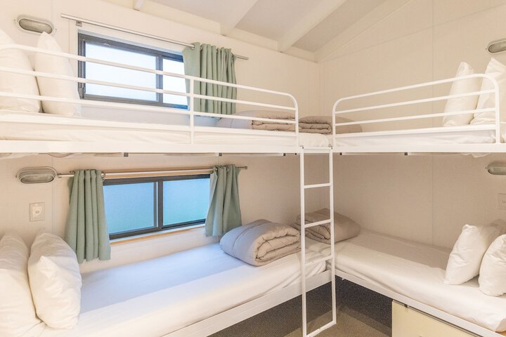 Room 11 of 76
