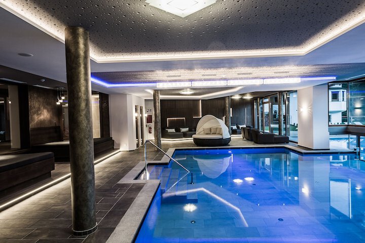 Pool Hotel