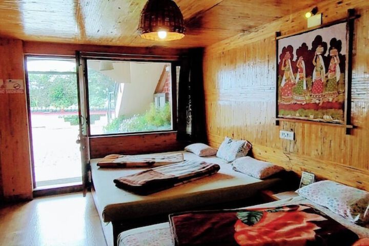 Room 5 of 195