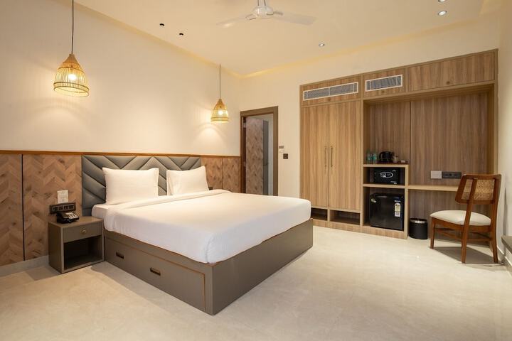 Room 3 of 42