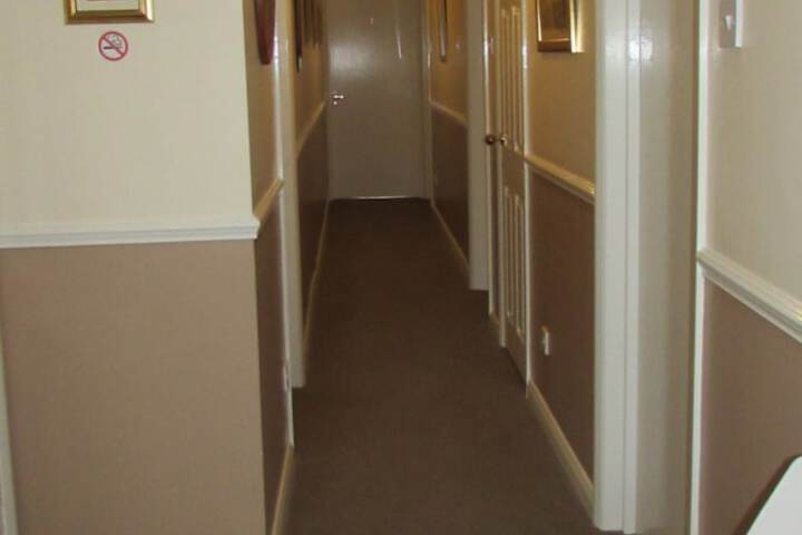 Ballroom/Hall 18 of 20