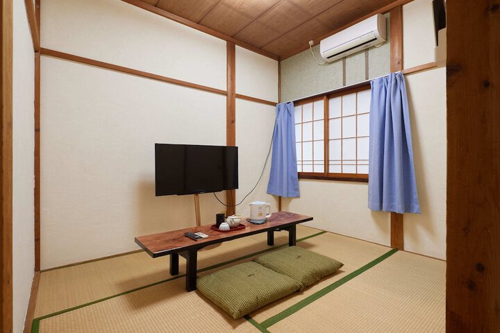 Room 8 of 75