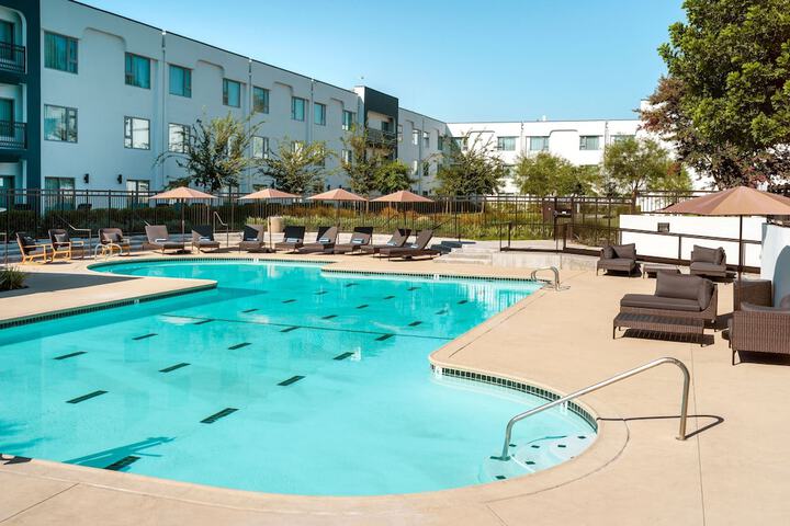 Pool 16 of 28