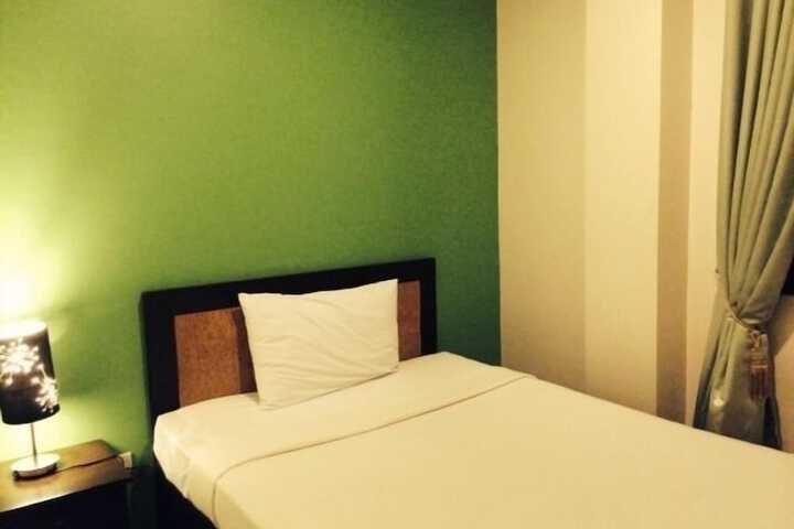Room 5 of 10