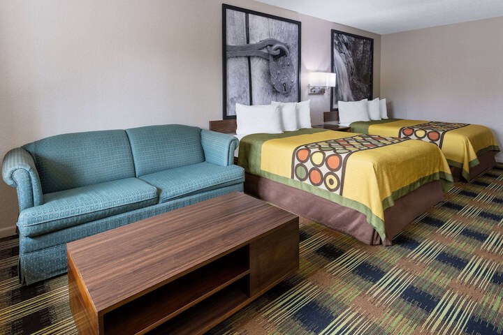 2 Queen Beds Deluxe Room (4 of 4)