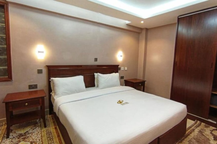 Room 7 of 32