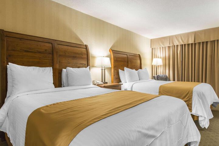 2 Queen Beds