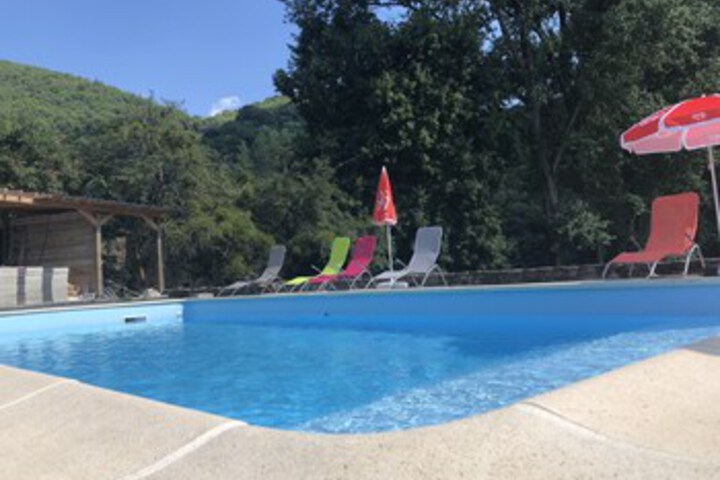 Pool 23 of 33