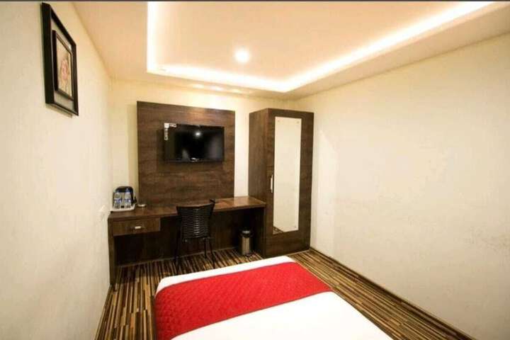 Room 6 of 27