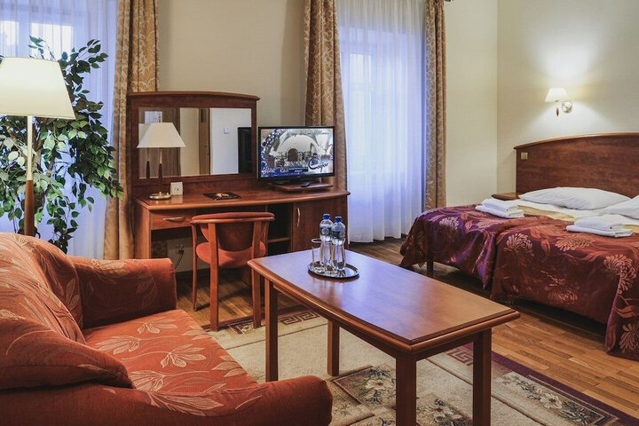Room 9 of 49