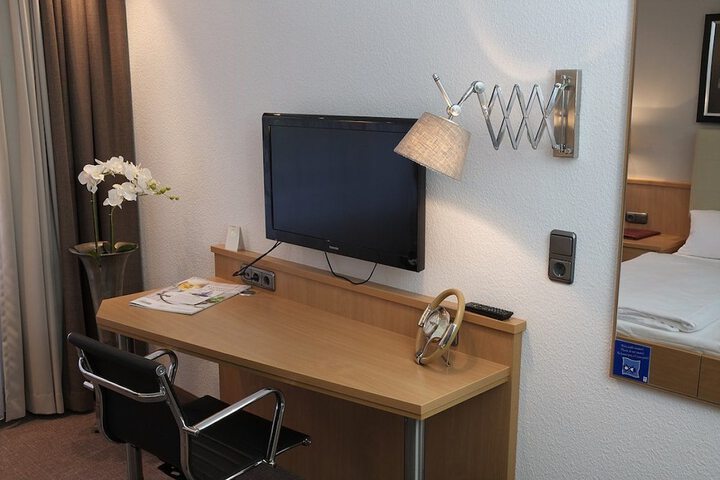 Room 18 of 36