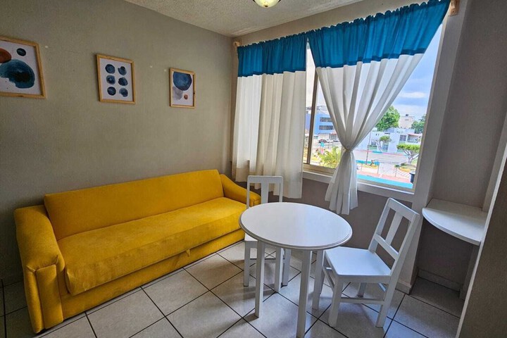 Room 15 of 32
