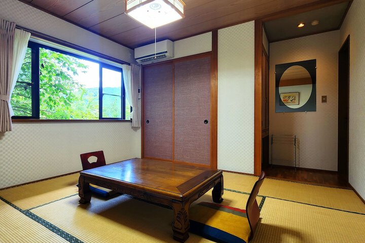 Room 9 of 40
