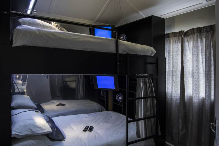 Room 13 of 40