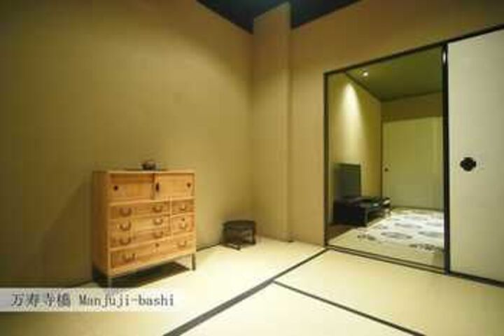 Room 30 of 48