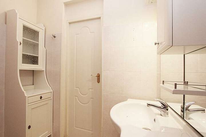 Room 14 of 18