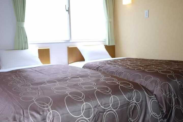 Room 9 of 40