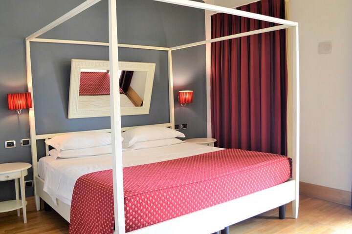 Room 8 of 26