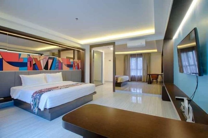 Room 6 of 13