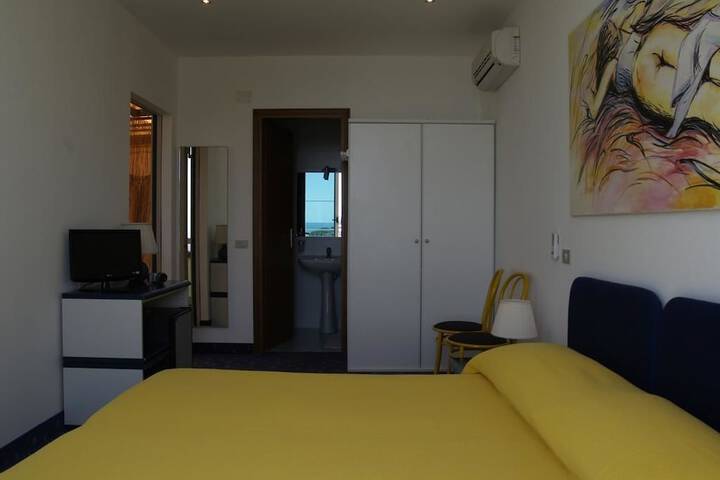 Room 8 of 41