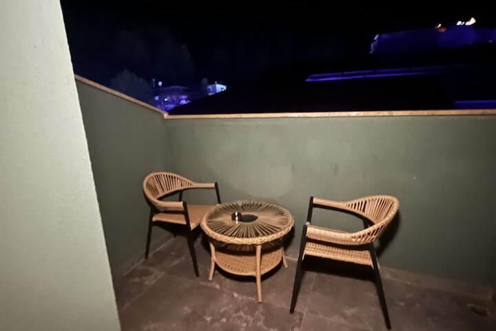 Room 32 of 76