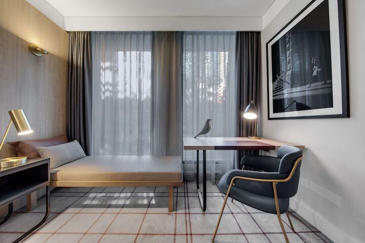 Room 12 of 39