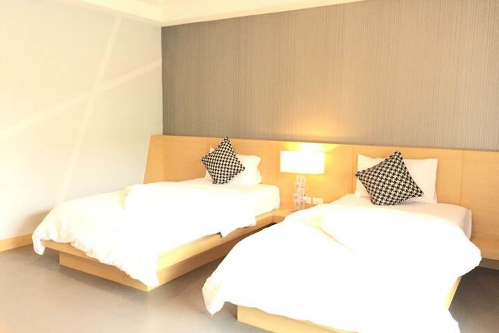 Room 5 of 63