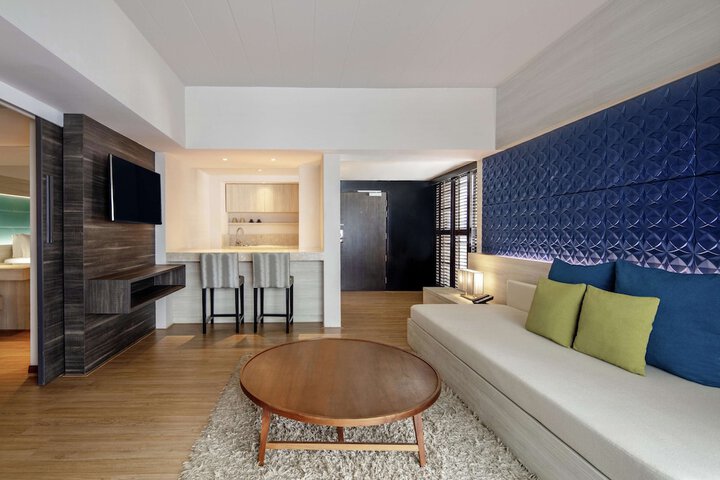 Lounge 67 of 109