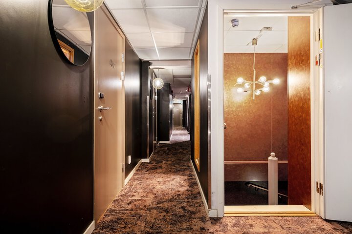Ballroom/Hall 103 of 115