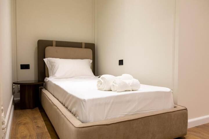 Room 8 of 30