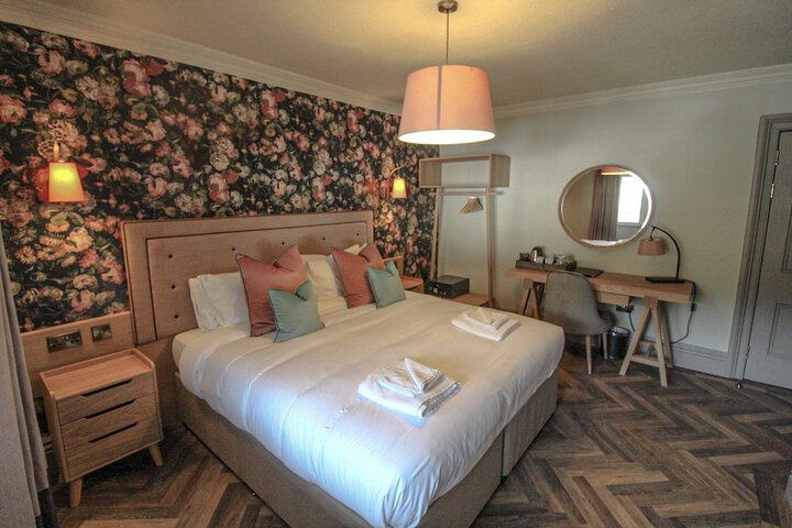 Room 27 of 136