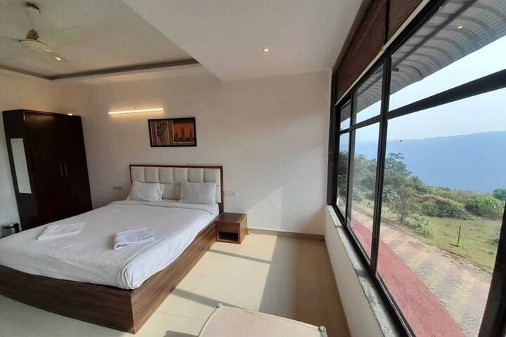 Room 22 of 42