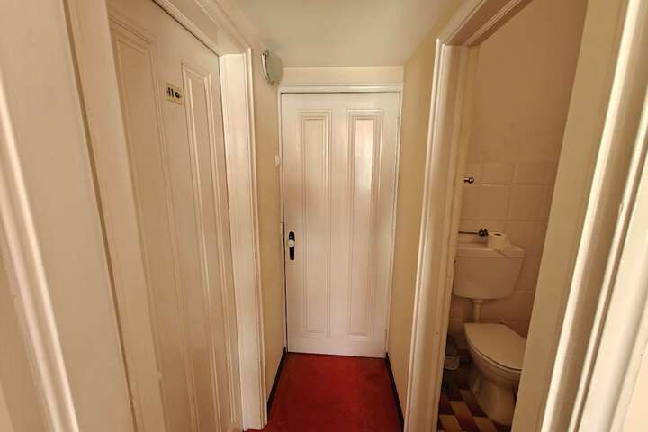 Room 10 of 141