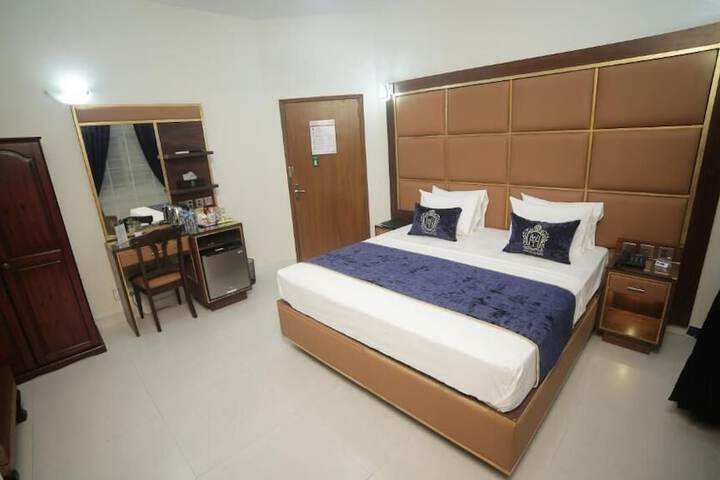 Room 8 of 20