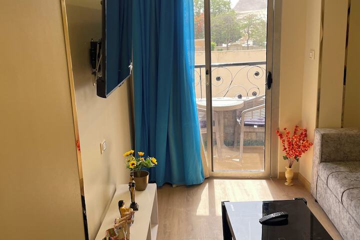 Room 6 of 196