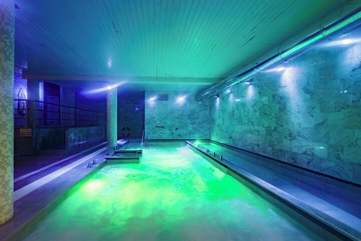 Pool Hotel
