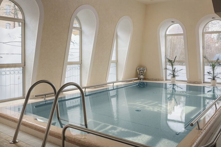 Hotel with Pool