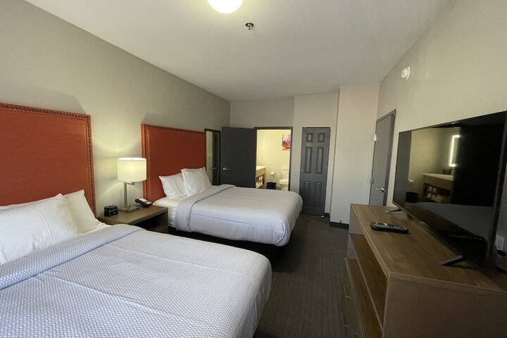 2 Queen Beds 1 Bedroom Suite (19 of 22)
